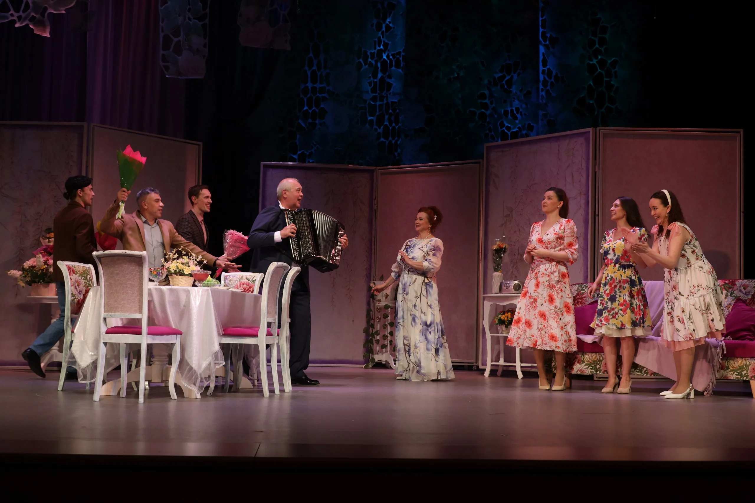 Афиша: Яшьлегең ишек шакыса / Всё только начинается в Казани 15 апреля 2026