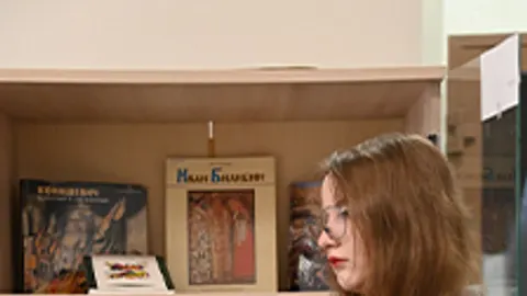 Афиша: За гранью строк мир книжных иллюстраций. Книжная выставка в Саранске 21 апреля 2026