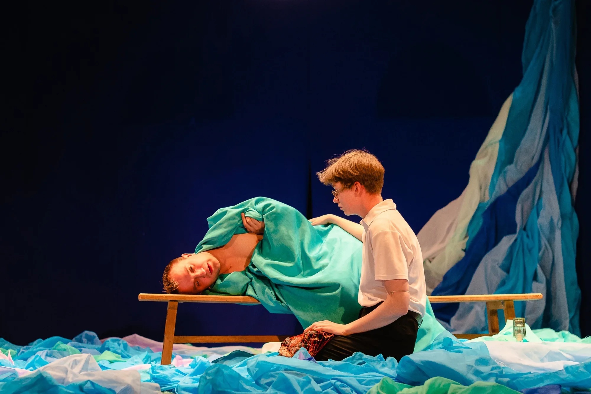 Афиша: Жизнь проходит прекрасно в Екатеринбурге 6 апреля 2026