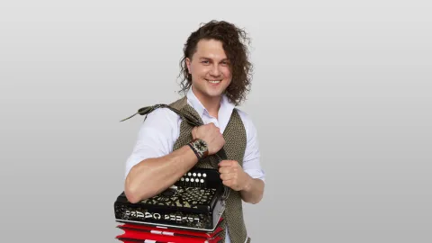 Афиша: Кучерявый вечер Александра Бардина в Смоленске 24 августа 2026