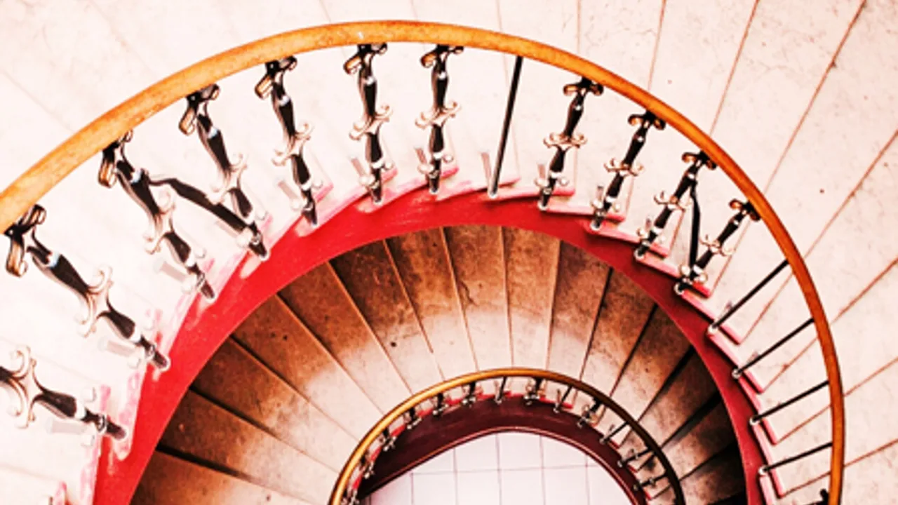 Афиша: КВЕСТ-ПРОГУЛКА "ПО ТАЙНЫМ ТРОПАМ ВАСИЛЬЕВСКОГО ОСТРОВА" в Санкт-Петербурге 12 августа 2026