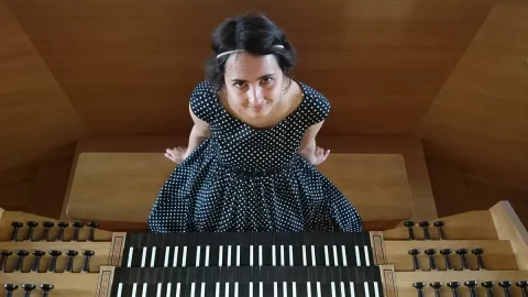 Афиша: Под небом Парижа. Вечер при свечах в Перми 6 августа 2026