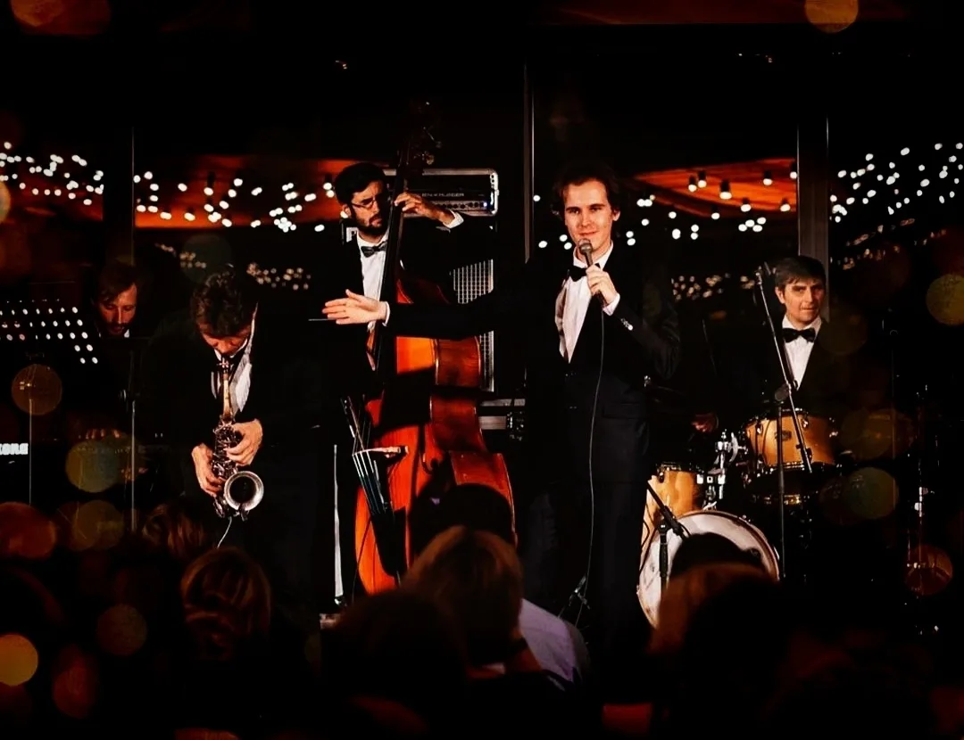 Афиша: Alex Abra. Let It Snow в Москве 16 декабря 2026