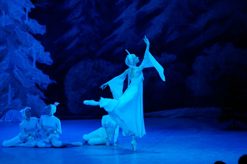 Афиша: Двенадцать месяцев в Москве 27 декабря 2026