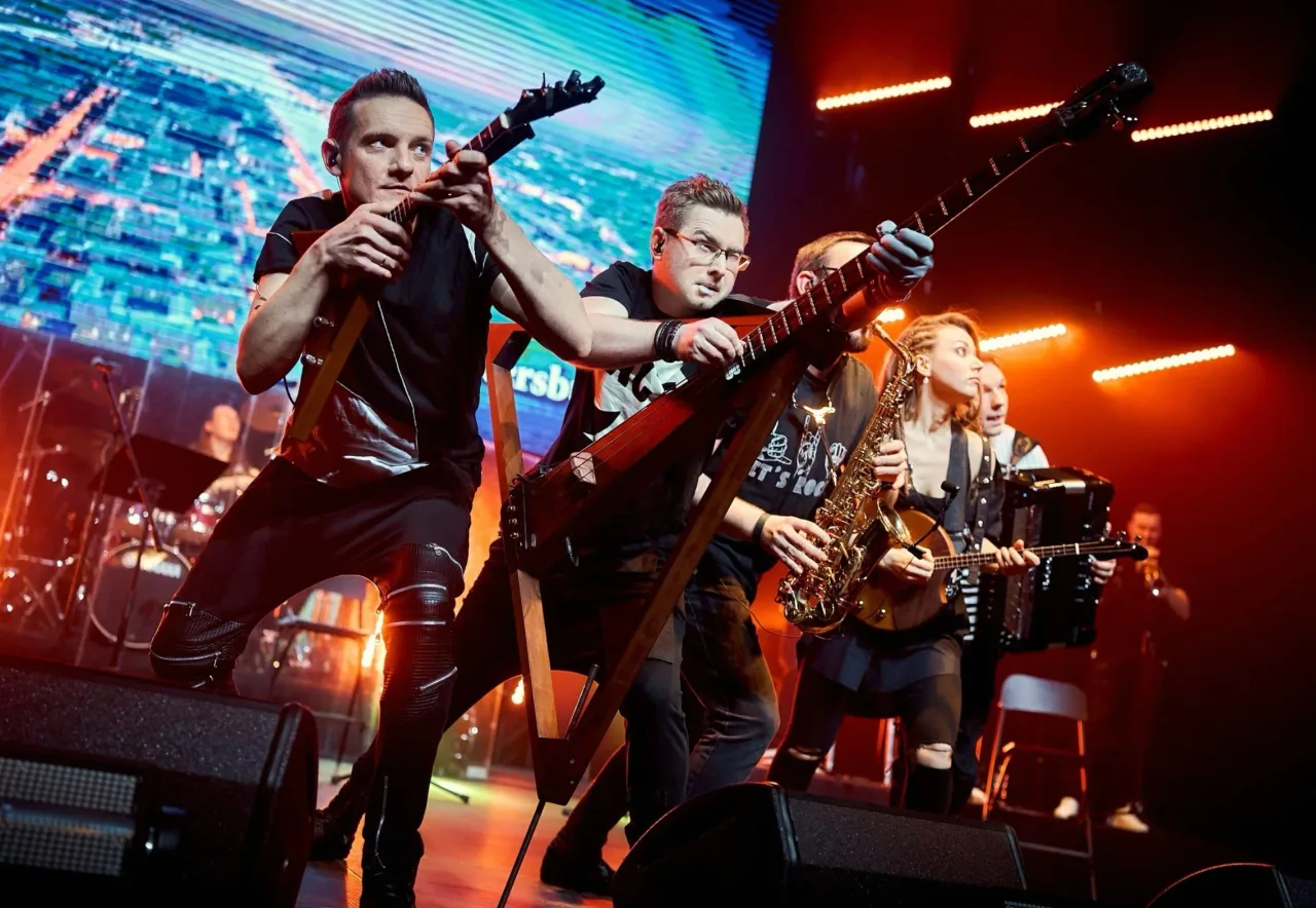 Афиша: Новогодняя дискотека с Bis-Quit Band: Хиты 80-х, 90-х, 2000-х в Санкт-Петербурге 24 декабря 2026