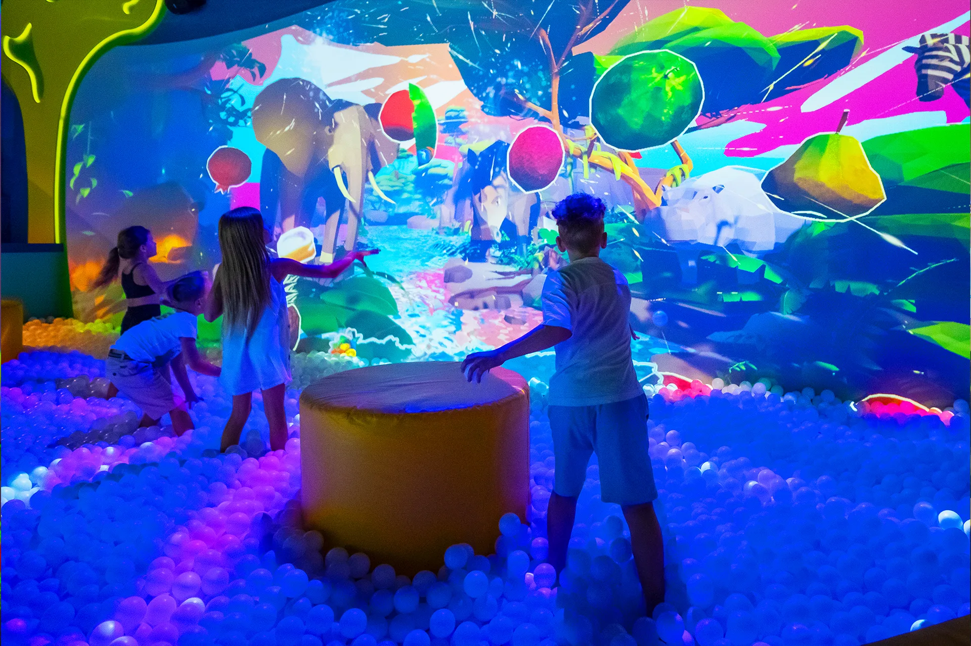 Афиша: Мультимедийное путешествие в Hello Park в Москве 1 января 2027