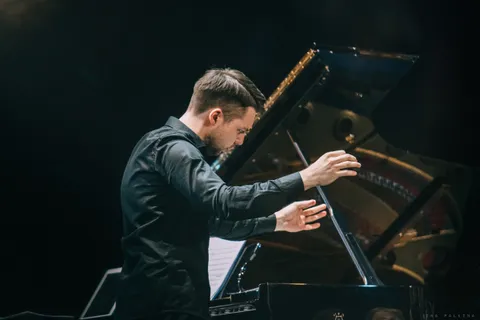 Афиша: Оркестр у моря. Ludovico Einaudi в Санкт-Петербурге 18 июля 2026