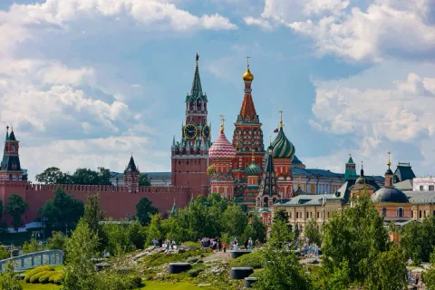 Афиша: Парк «Зарядье» — Красная площадь в Москве 12 июля 2026