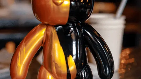 Афиша: Роспись мишки Bearbricks в технике флюид-арт в ресторане Tillander в Санкт-Петербурге 3 июля 2026