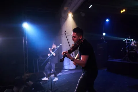 Афиша: Two Violins. Симфо-рок. Абсолютные хиты на скрипках в Симферополе 30 июля 2026