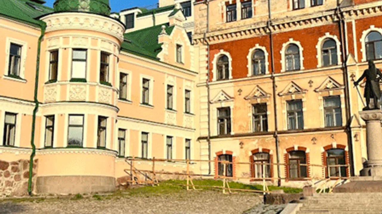 Афиша: Выборг. Путешествие в средневековье: мощеные улочки старого города, рецепт Выборгского кренделя и легенды парка Монрепо. в Казанской пл.е 14 июля 2026