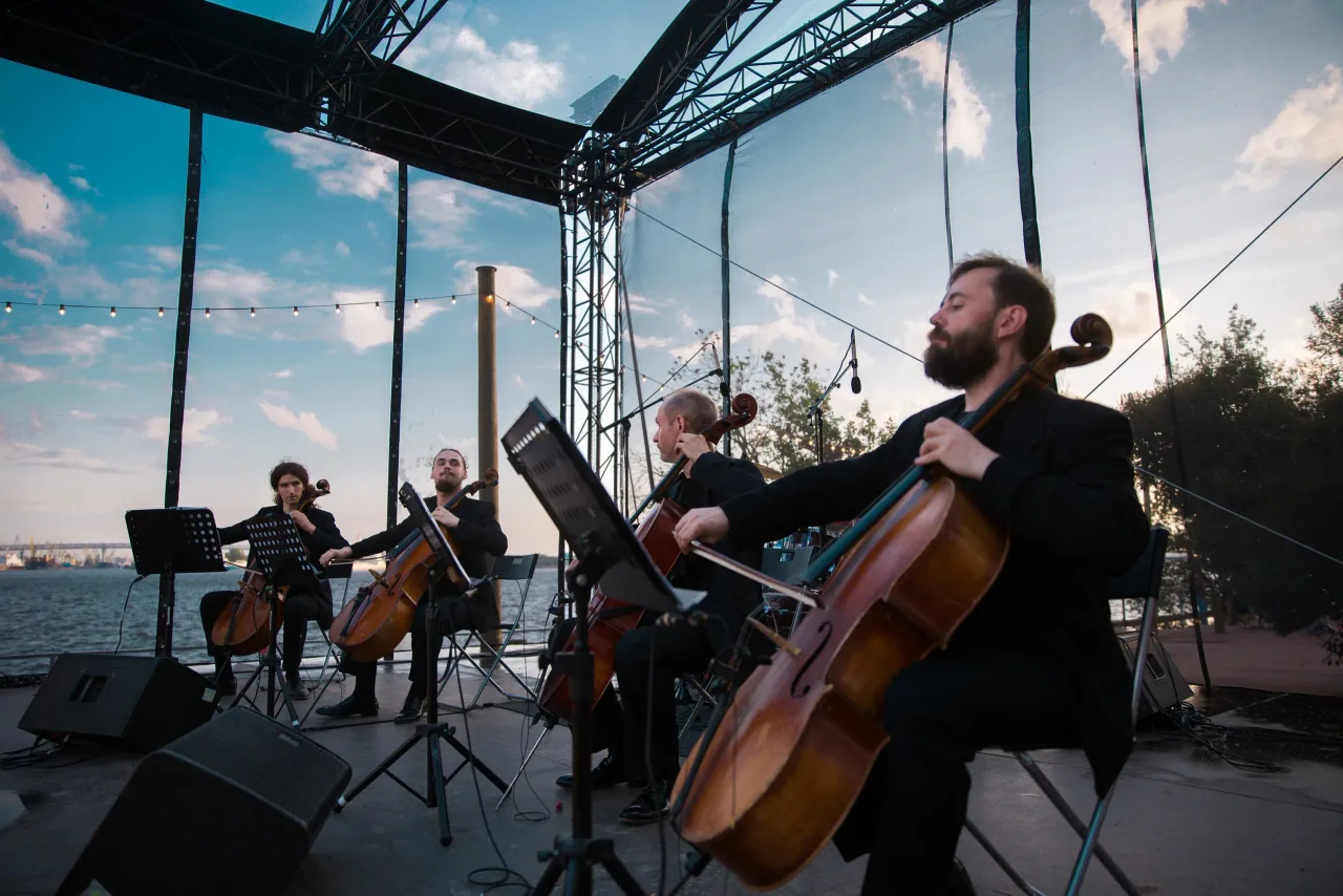 Афиша: Концерт у моря. Мировые рок-хиты на виолончелях в Санкт-Петербурге 26 июня 2026
