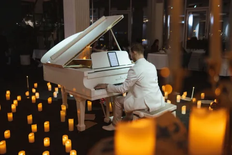 Афиша: Магия свечей. Людовико Эйнауди. Романтическая неоклассика в Санкт-Петербурге 14 июня 2026