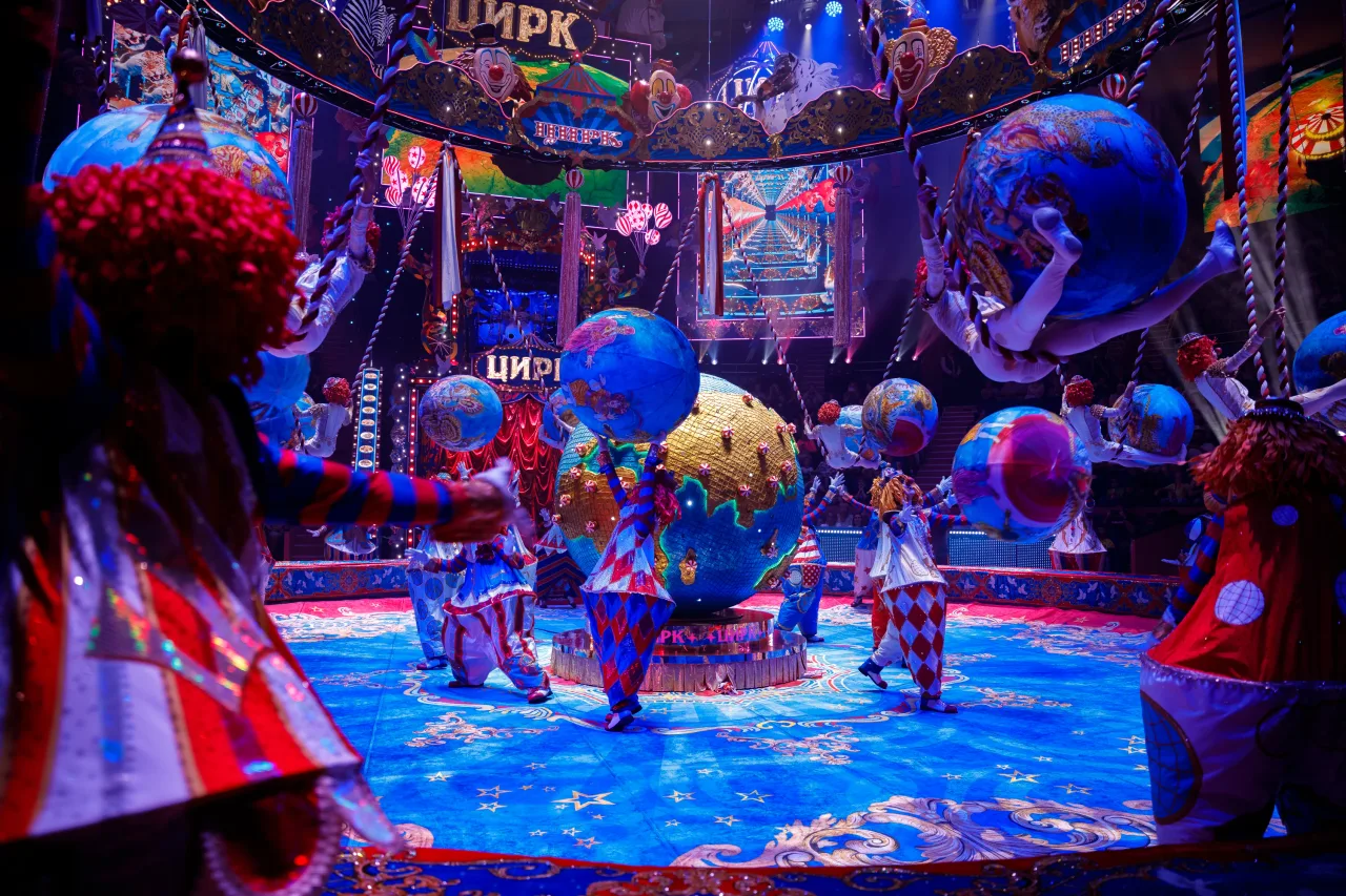 Афиша: Пять континентов во Владивостоке 12 июня 2026