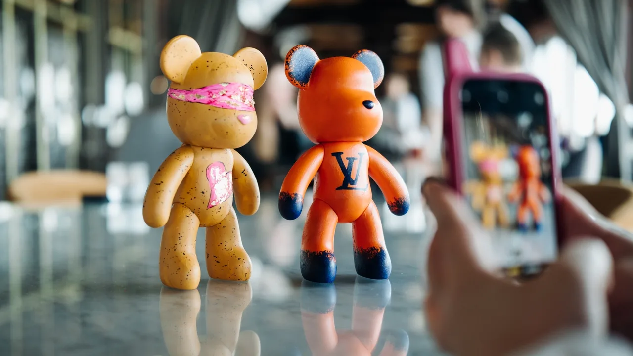 Афиша: Роспись мишки Bearbricks в технике флюид-арт в Санкт-Петербурге 26 июня 2026