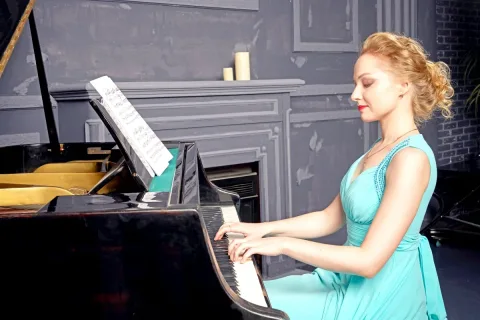 Афиша: Салон с историей: Нувеллистъ № 9. СМИ 19 века: Бумажная машина времени в Санкт-Петербурге 21 июня 2026