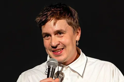 Афиша: Шоу с Васей Шакулиным «Элементарно, Вася!» в Калининграде 28 июня 2026