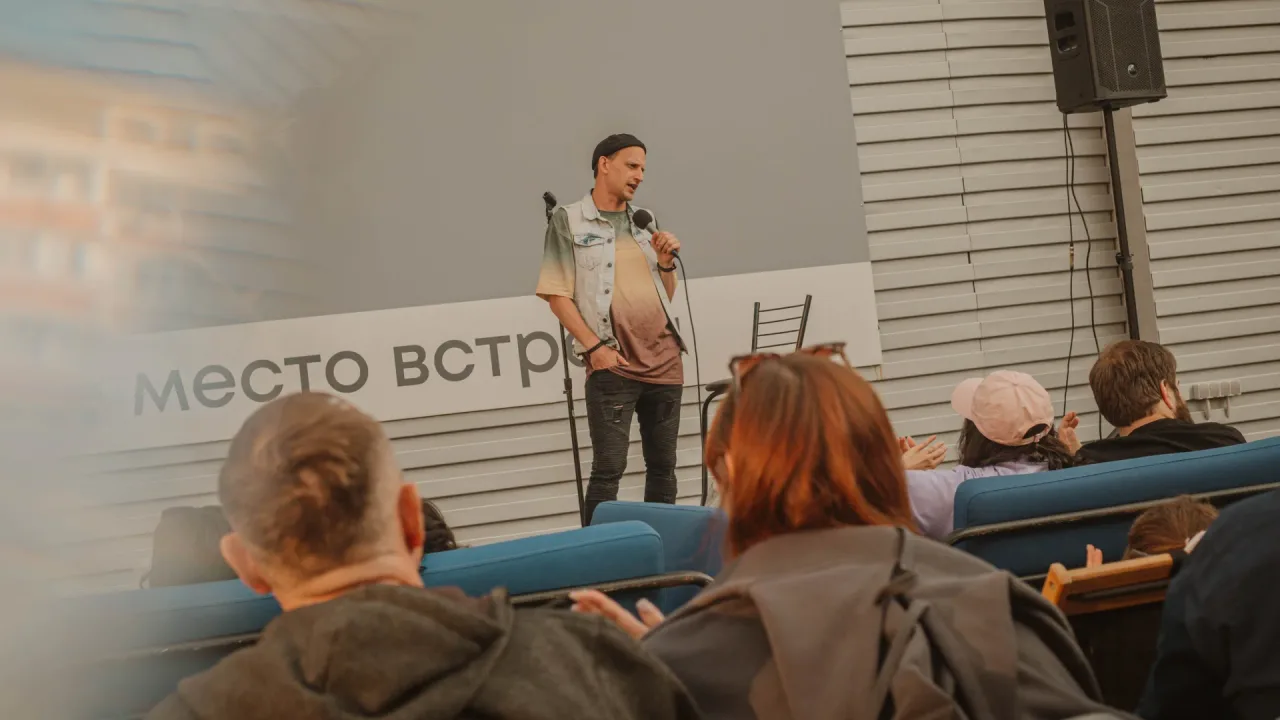 Афиша: Стендап концерт на крыше в Москве 21 июня 2026