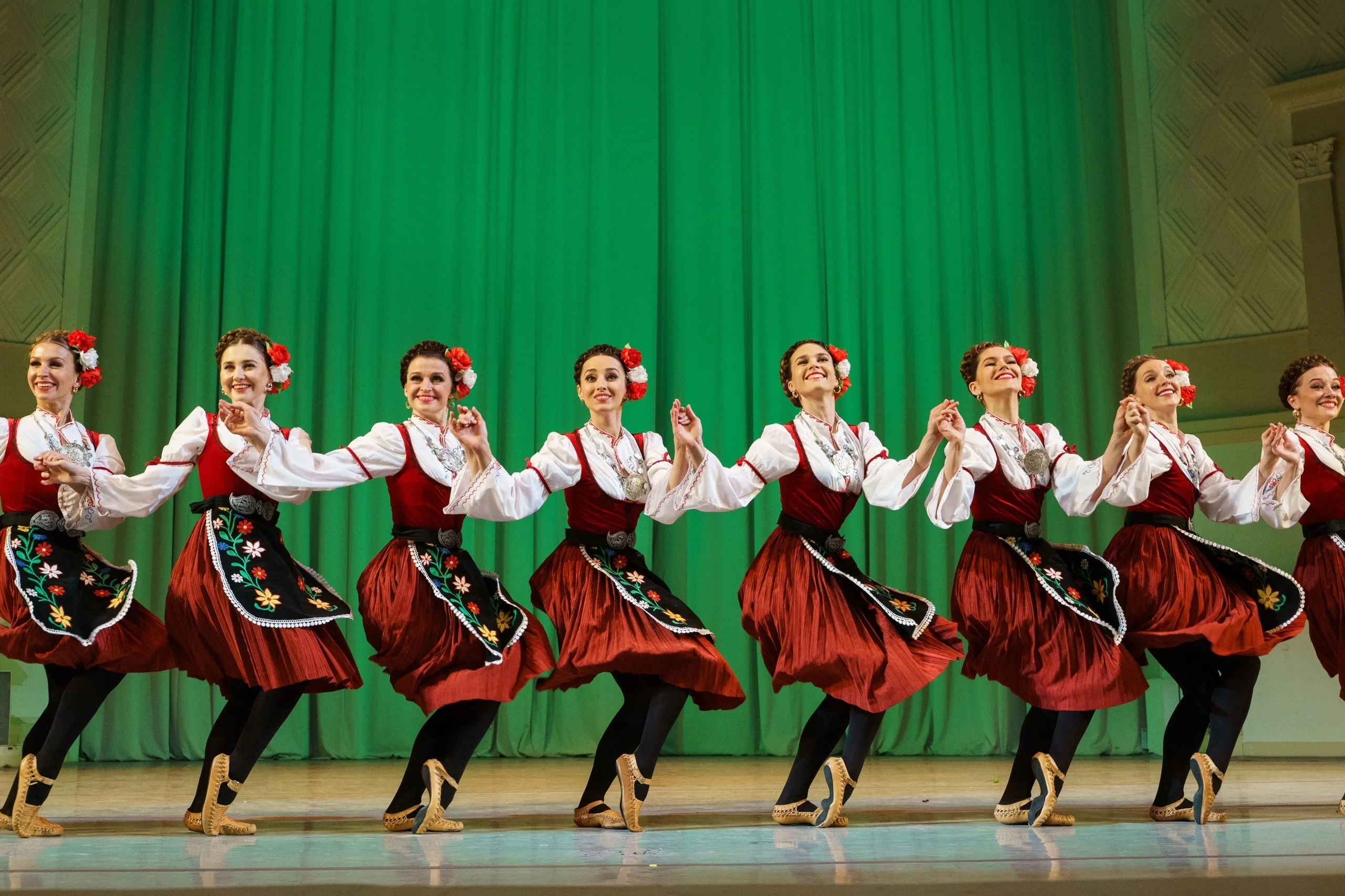 Афиша: Танцы народов мира. Балет Игоря Моисеева в Санкт-Петербурге 9 июня 2026