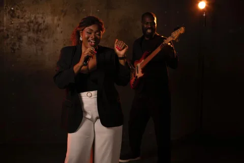 Афиша: Винтажный джаз на панорамной крыше при свечах в Москве 13 июня 2026