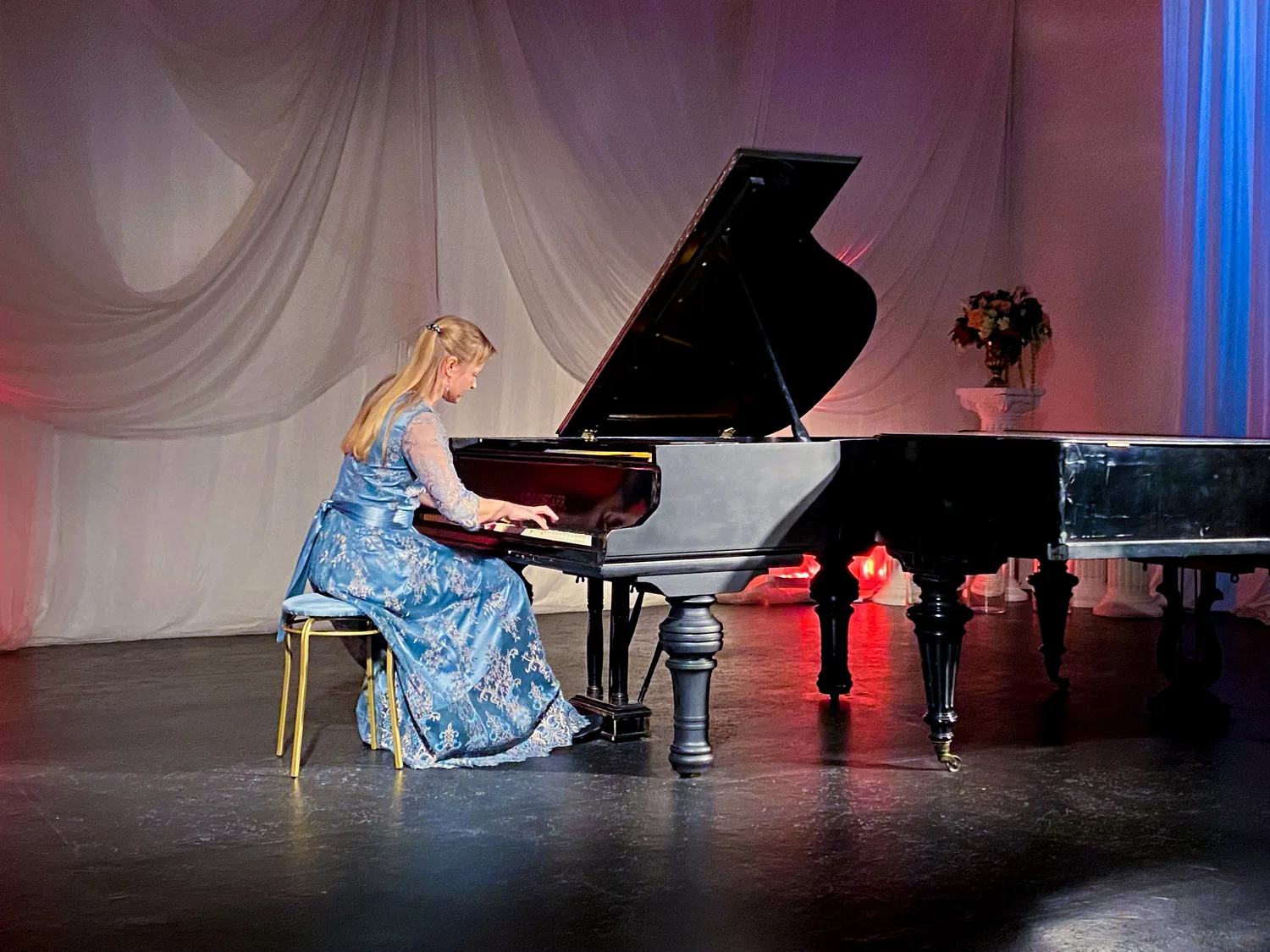 Афиша: Елена Чупахина. Бегущая тень в Санкт-Петербурге 29 марта 2026