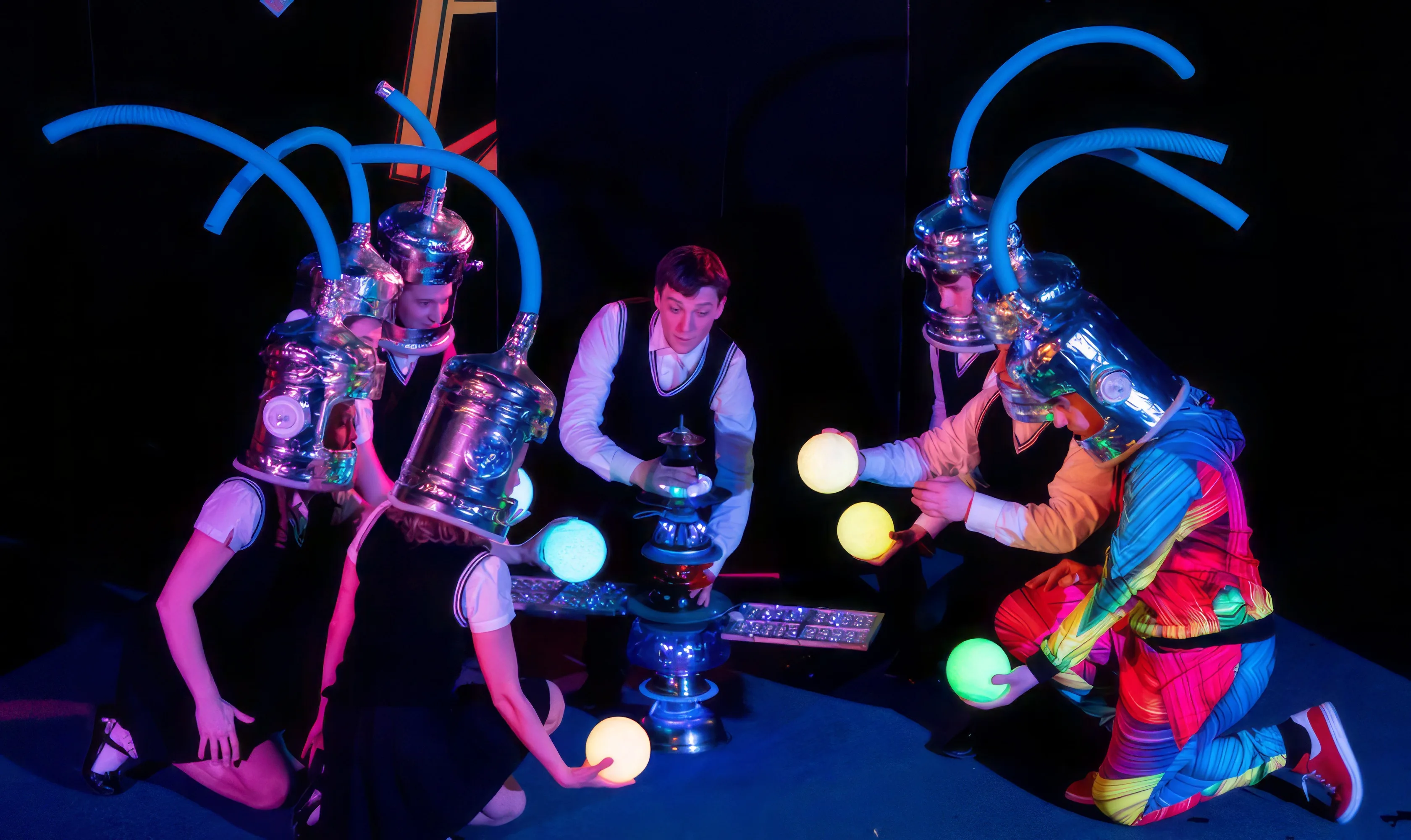 Афиша: Мой дедушка живёт на Сатурне в Санкт-Петербурге 28 марта 2026