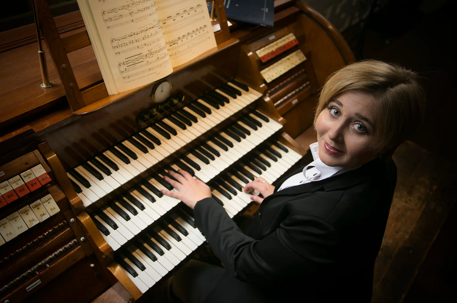 Афиша: От Баха до Циммера. Неоклассика. Вечер при свечах в Москве 27 марта 2026