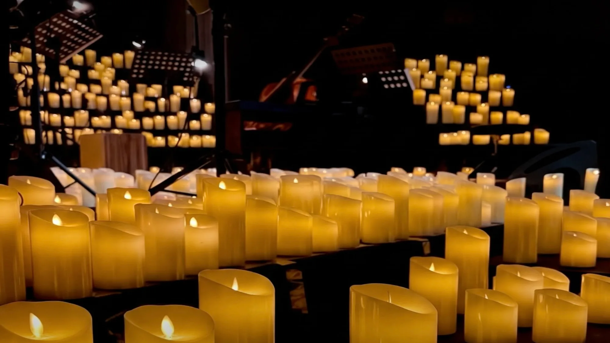 Афиша: Симфонические рок-хиты в сиянии свечей в Октябрьском 25 марта 2026