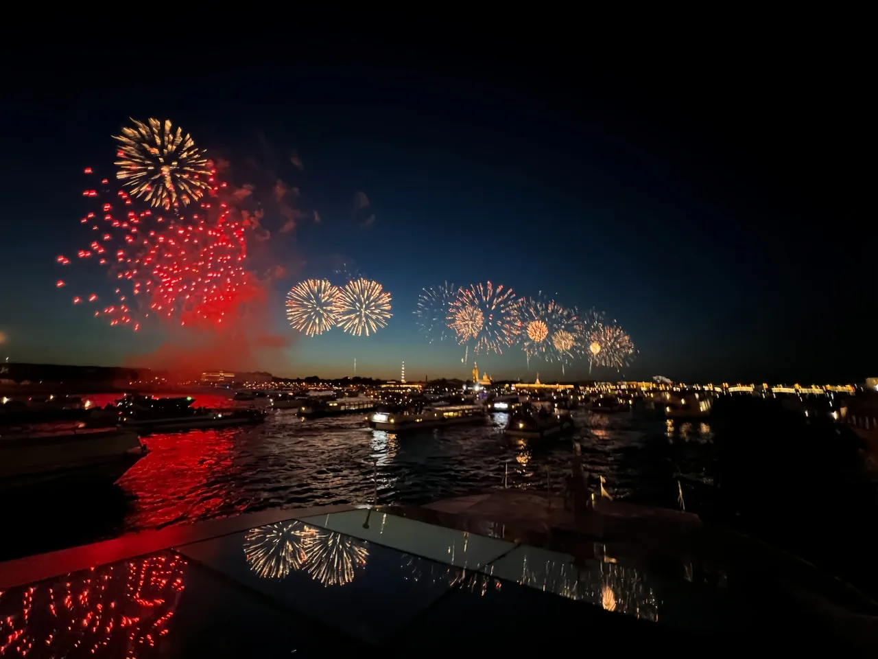 Афиша: 9 Мая. Салют с борта теплохода в Санкт-Петербурге 9 мая 2026