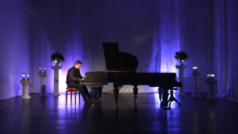 Афиша: Антон Самсонов. Бетховен. Странник во Вселенной в Санкт-Петербурге 24 мая 2026