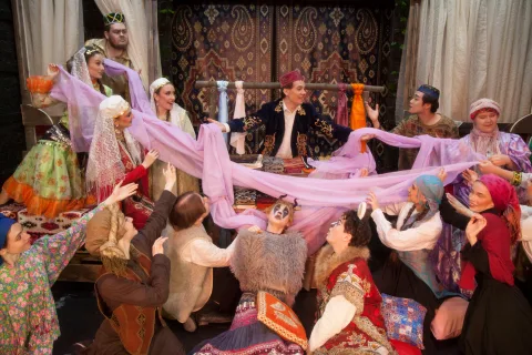 Афиша: Аршин мал алан / Продавец ручного товара в Казани 3 мая 2026