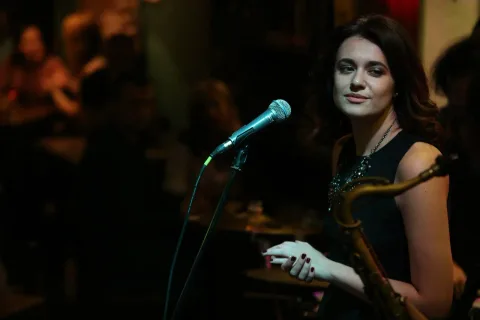 Афиша: Джазовый вечер в квартире семьи Бенуа с Олесей Ялуниной в Санкт-Петербурге 2 мая 2026