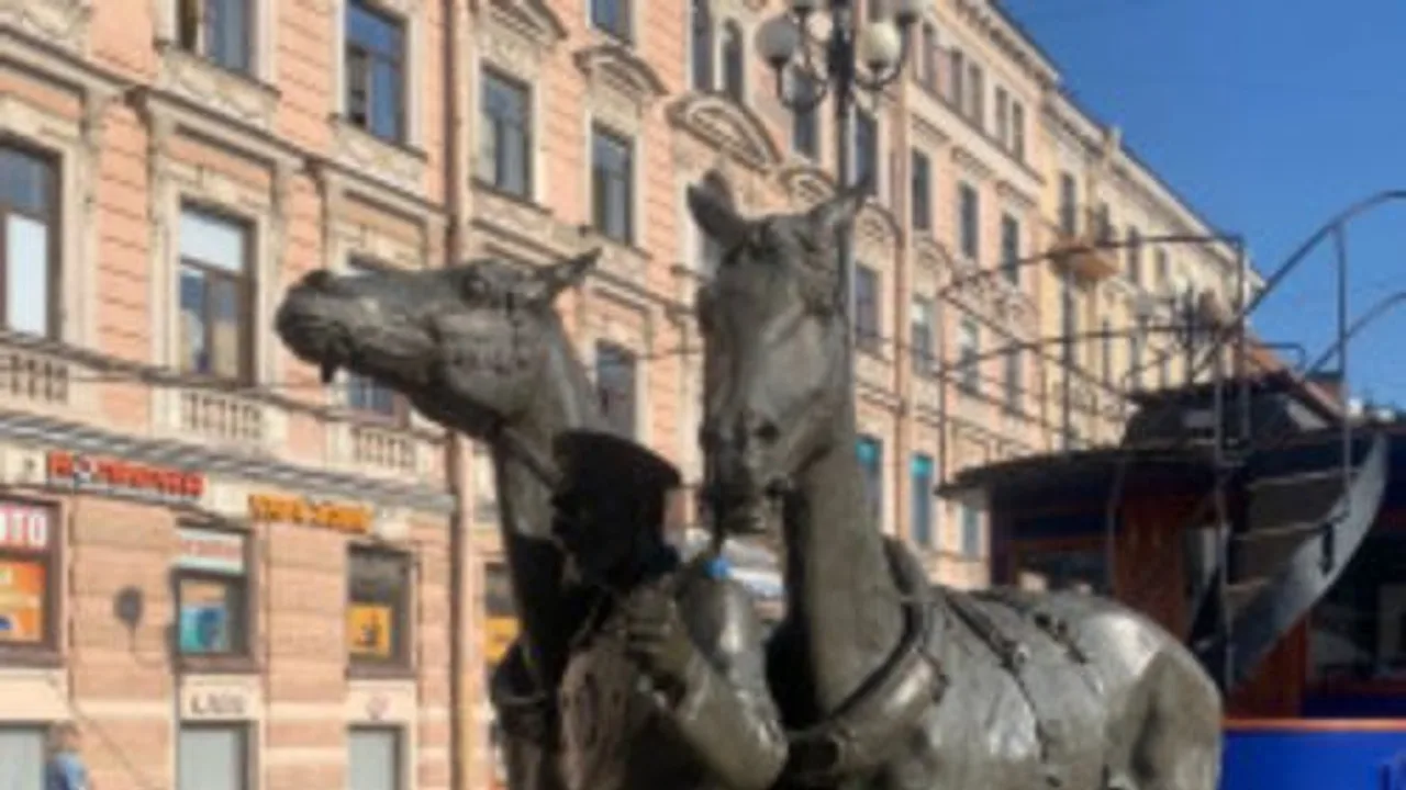 Афиша: Экскурсия по дворам и парадным Васильевского острова в Санкт-Петербурге 20 мая 2026