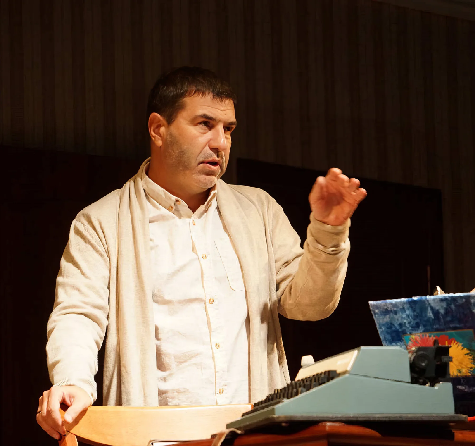 Афиша: Евгений Гришковец. Прощание с бумагой в Москве 13 мая 2026