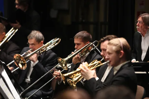 Афиша: Камерный оркестр «Виртуозы Москвы». Бах. Вивальди. Путь к свету в Чебоксарах 14 мая 2026