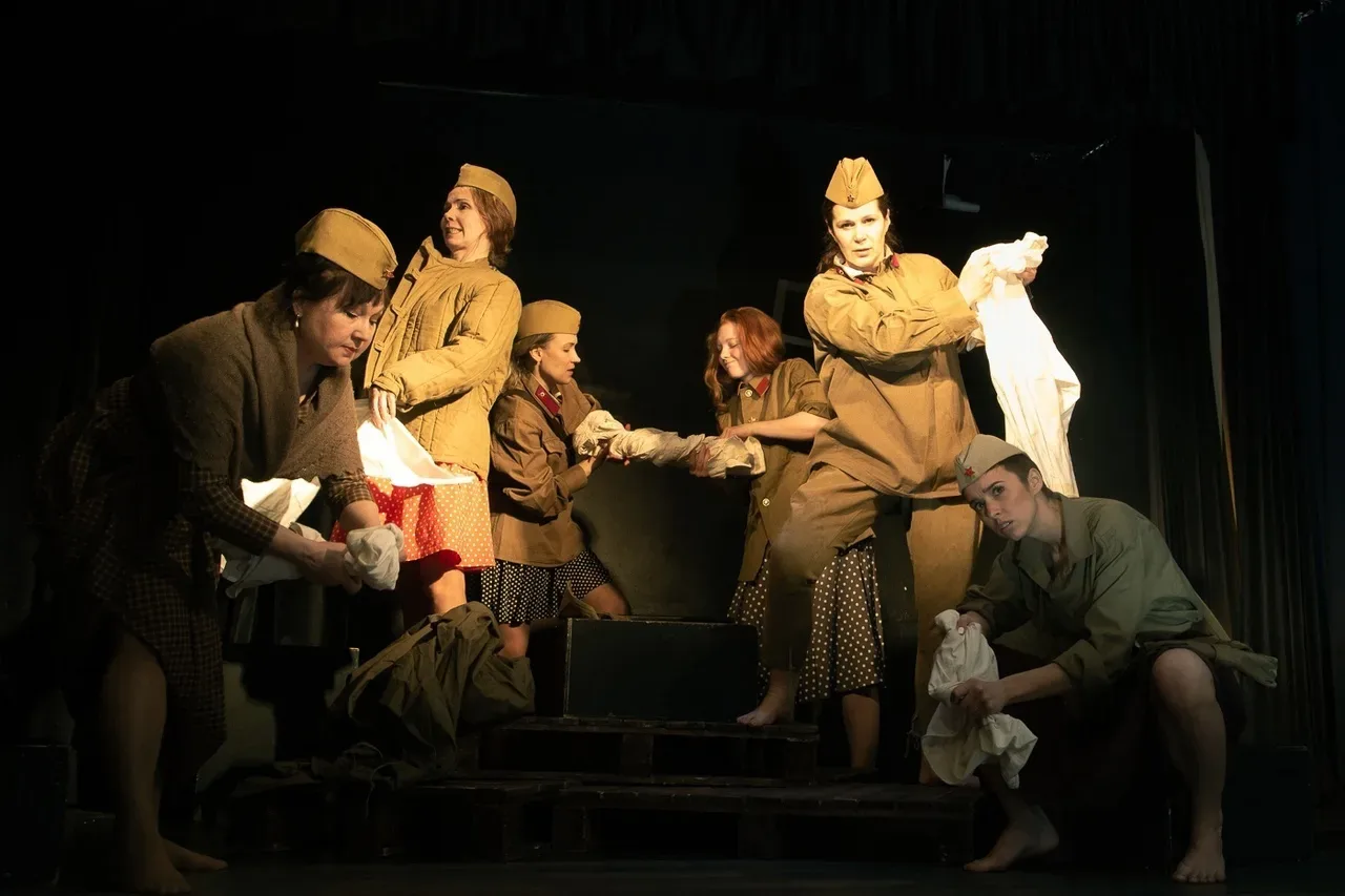 Афиша: Хохолок на еловых шишках. Память нашего двора в Санкт-Петербурге 8 мая 2026