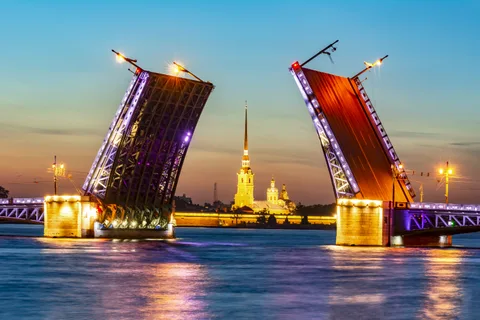 Афиша: Классическая экскурсия под развод мостов в Санкт-Петербурге 2 мая 2026