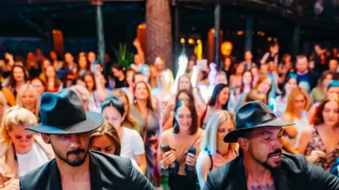 Афиша: Латина на крыше: живая музыка и мощные хиты. Despacito, Macarena, Daddy Yankee - поем и танцуем вместе. в Москве 30 мая 2026