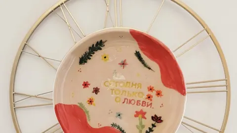 Афиша: Мастер-класс по лепке тарелки из глины "Послание миру" в Санкт-Петербурге 29 мая 2026
