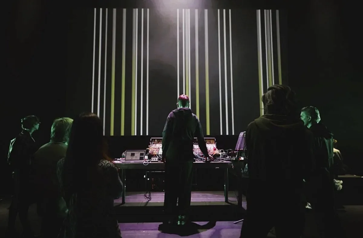 Афиша: Новая XIII. Шумная комната. Хэппенинг в гараже в Санкт-Петербурге 14 мая 2026