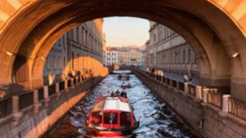 Афиша: По Петербургу на теплоходе: каналы, мосты и Большая Нева в Санкт-Петербурге 20 мая 2026