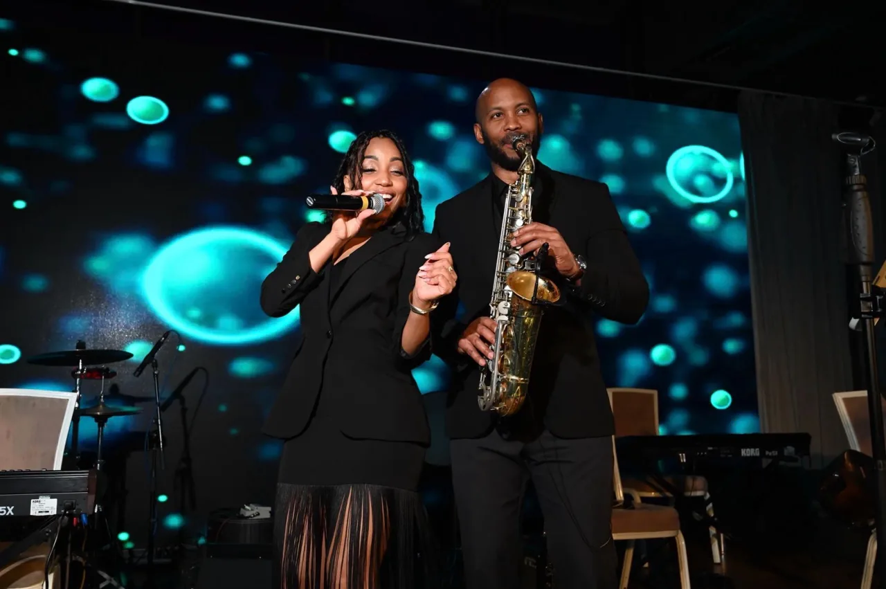 Афиша: Раиса Реве Мартинес. Джаз, соул и поп хиты на крыше в Москве 28 мая 2026