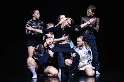 Афиша: Растворяюсь.растворяюсь. Прокрастинаторы и эскаписты в Екатеринбурге 17 мая 2026