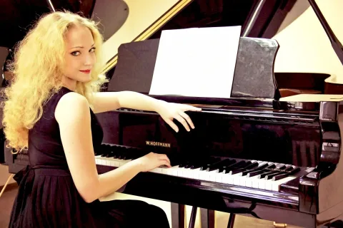 Афиша: Салон с историей: Нувеллистъ № 8. Докъ: царский и советский паспорт, документы 19 века в Санкт-Петербурге 17 мая 2026