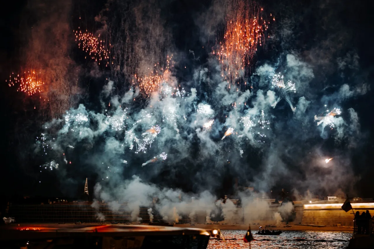 Афиша: Салют 9 Мая в мини-группе в Санкт-Петербурге 9 мая 2026