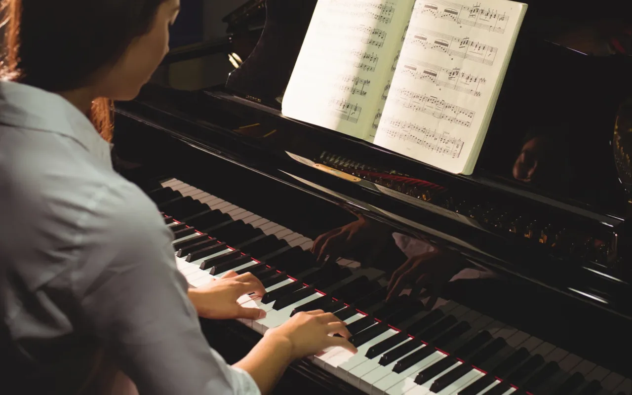 Афиша: Цикл «Музыкальные четверги с Московской консерваторией». Рахманинов. Этюды-картины в Москве 28 мая 2026