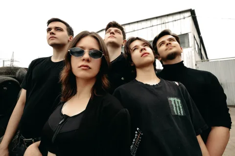 Афиша: Вечер хитов Arctic Monkeys в Москве 14 мая 2026