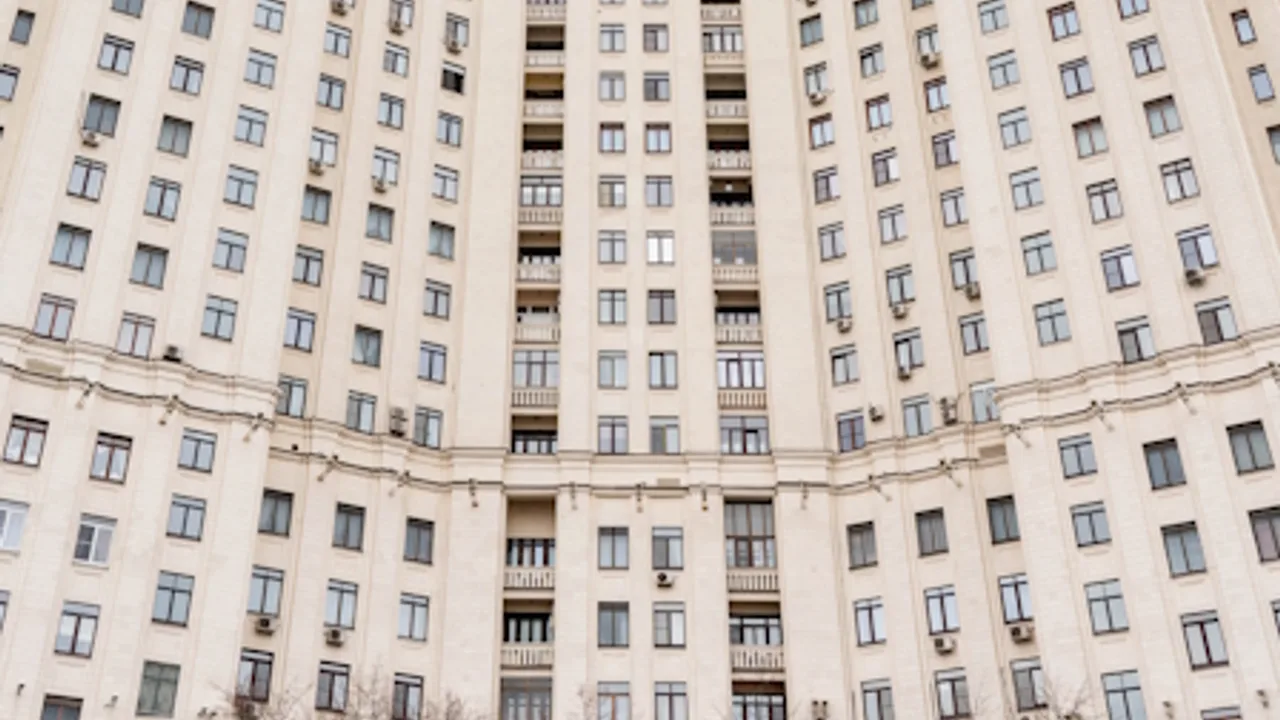 Афиша: Высотка на Котельнической набережной. Экскурсия с посещением квартиры в центральном подъезде здания в Москве 24 мая 2026