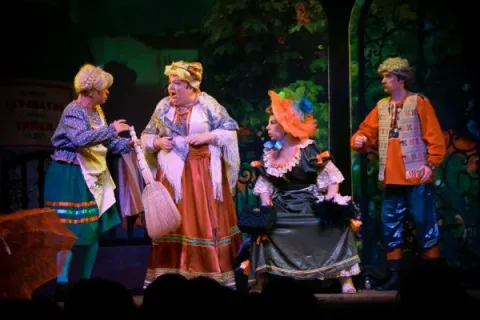 Афиша: За двумя зайцами, или Дамских дел мастер в Санкт-Петербурге 7 мая 2026